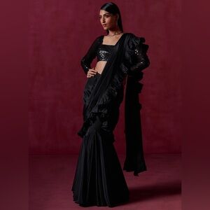 NWT Lashkaraa crepe ruffled saree